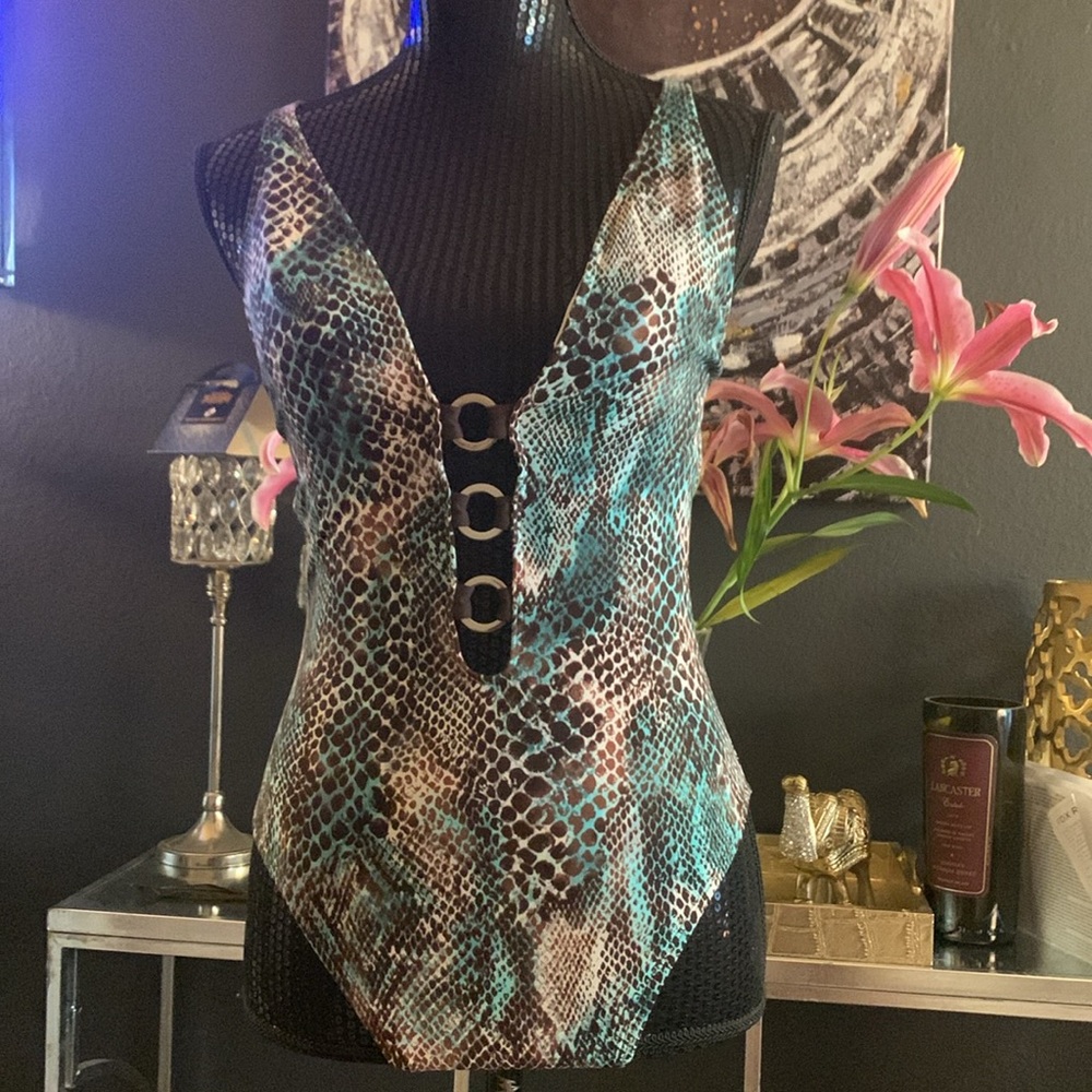 🎉2X HOST PICK🎉 La Blanca Snakeprint 3-Ring Detail One Piece Swimsuit